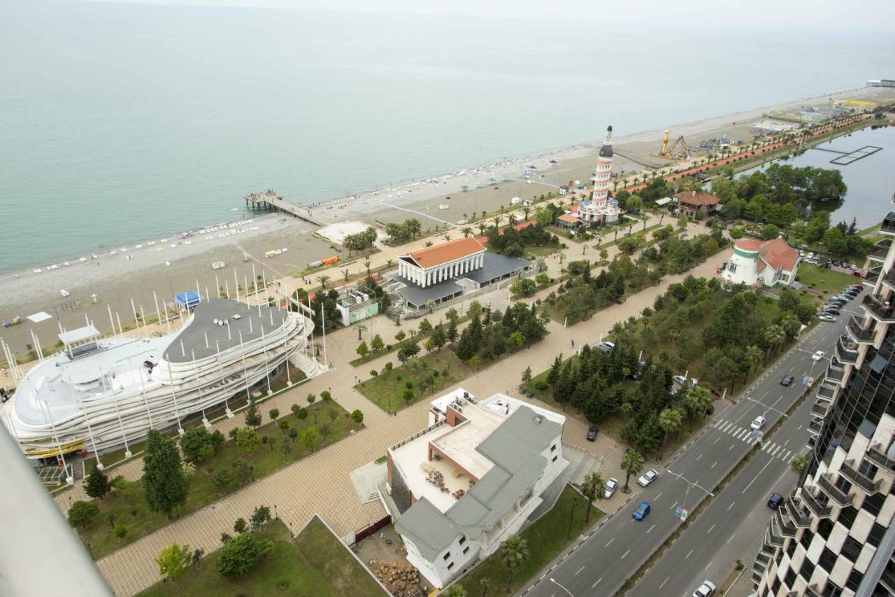 2Br Beachfront Batumi Apt Luxury & Sea Views Luaran gambar